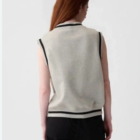 GAP Gray V-Neck Sweater Vest - Picture 9 of 12